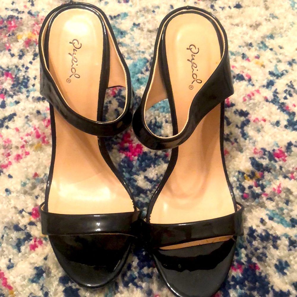 NWOT black heels sandals